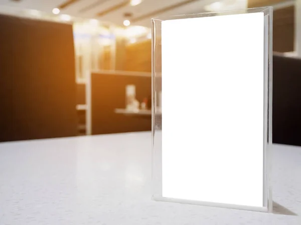 Mock Menü Keret Asztalon Kávézó Étteremben Akril Stand Fehér Papírral — Stock Fotó