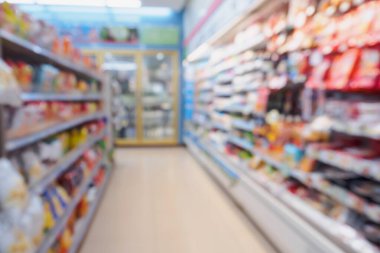 Arka plan için süpermarkette yiyecek, yiyecek, süt ve süt ürünleri rafları