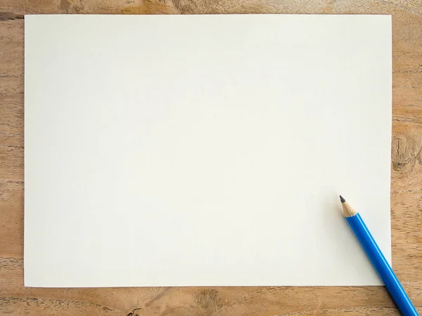 Weißes Papier Mit Bleistift Auf Holztisch — Stockfoto