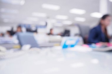 Ofis, masabaşında çalışanların geçmişlerini bulanıklaştırdı