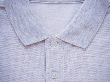 Erkekler gömlekleri kapatın.