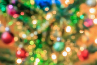 Dekorasyonlu soyut Noel ağacı bokeh ışık bulanık arkaplan