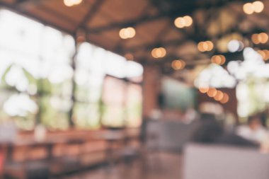 Kafe, iç mekan, soyut bulanıklık. Bokeh light arka plan ile odaklanmış.
