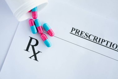 ilaç hapları reçete formunda