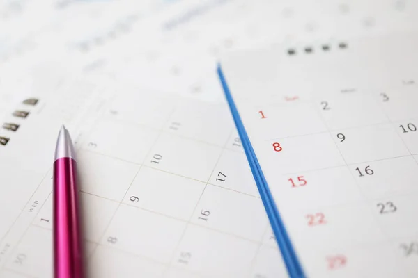 Calendario Página Con Pluma Cerca Fondo Planificación Negocios Cita Concepto — Foto de Stock