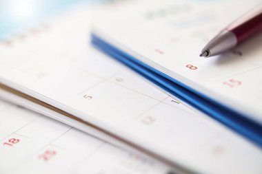 Takvim sayfası kalem kapama iş planlama randevusu konsepti