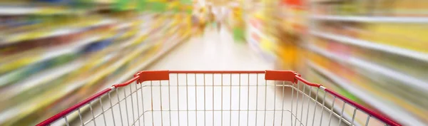 Interior Del Supermercado Pasillo Del Supermercado Con Vacío Rojo Carro — Foto de Stock