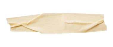 Sarı yapıştırıcı bant beyaz arkaplanda izole edilmiş.