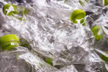 Plastik şişeler geri dönüşüm arkaplanı kavramı