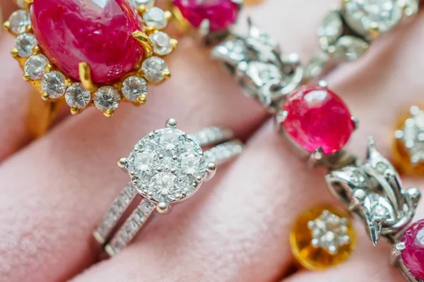 Arany Ezüst Gyémánt Drágakő Rubin Gyűrű Nyakláncok Fülbevalók Luxus Ékszeres — Stock Fotó
