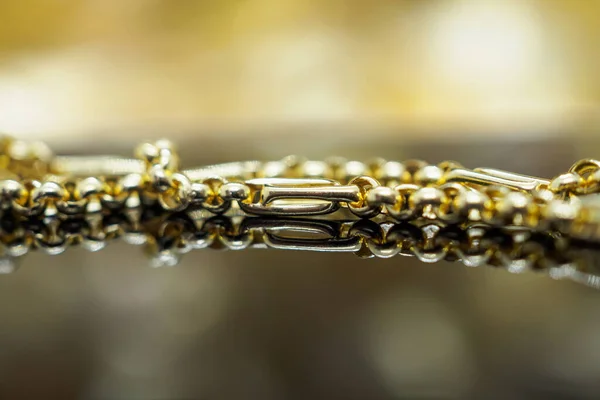 Pulseira Jóias Ouro Luxo Com Reflexão Sobre Fundo Preto — Fotografia de Stock