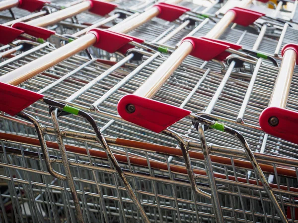 Winkelwagentjes Parkeerplaats — Stockfoto