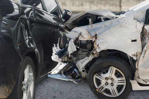 Danni Incidente Auto Sulla Strada — Foto Stock