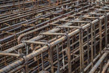 İnşaat alanında güçlendirilmiş beton için çelik çubuk