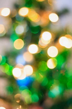 Dekorasyonlu soyut Noel ağacı bokeh ışık bulanık arkaplan