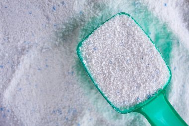 Çamaşır makinesi için deterjan.