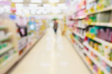 Süpermarkette alışveriş yapan kadın geçmişi bulanık