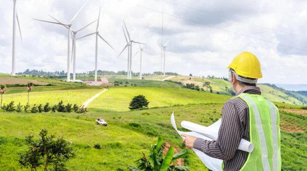 Mérnöki Munkás Szélturbina Erőmű Építkezésén — Stock Fotó