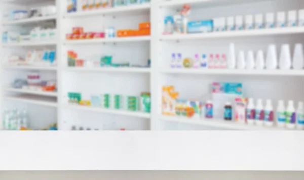 Gyógyszertár Pult Asztal Homályos Elvont Háttérrel Gyógyszerrel Egészségügyi Termékkel Polcokon — Stock Fotó