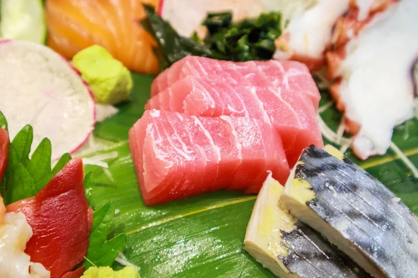 Tuna Slice Salmon Saba Tako Hokkigai Sashimi Set Bamboo Leaves — Stock Photo, Image