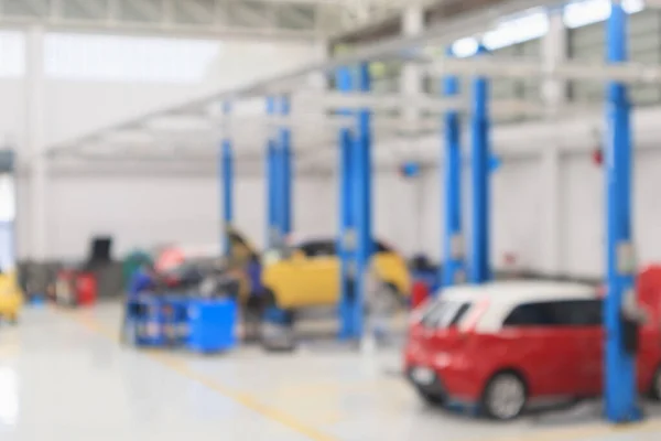 Auto Service Center Mit Auto Der Reparaturstation Bokeh Licht Defokussiert — Stockfoto