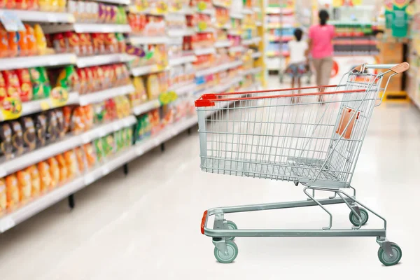 Supermercado Pasillo Con Carro Compra Vacío Tienda Comestibles Concepto Negocio —  Fotos de Stock