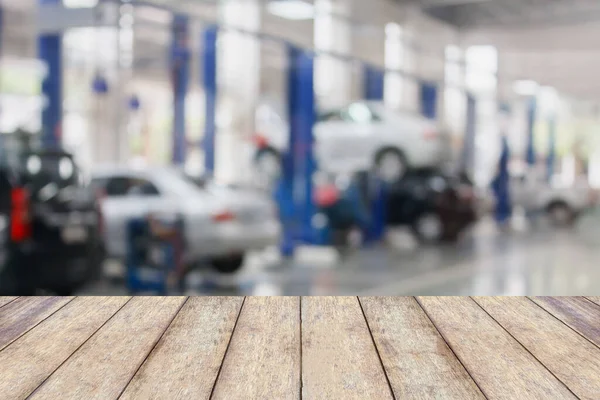 Tablero Madera Con Fondo Garaje Borroso Para Mostrar Producto Montar — Foto de Stock