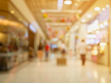 Bokeh ile alışveriş merkezinin arka planı bulanıklaşıyor