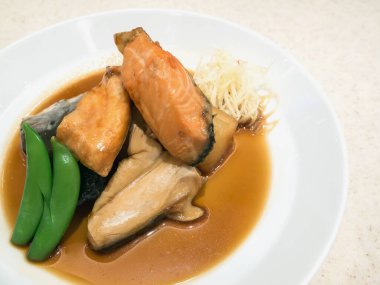 Japon soslu somon balığı.