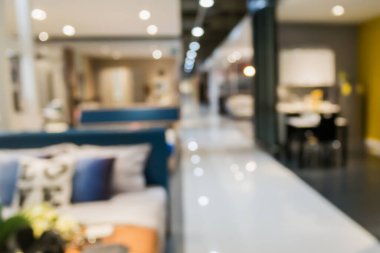 Ev dekorasyonu mobilya galerisindeki soyut bulanık kanepe montaj ürün gösterimi için bokeh ışığı arka planına sahip.
