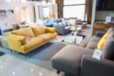 Ev dekorasyonu mobilya galerisindeki soyut bulanık kanepe montaj ürün gösterimi için bokeh ışığı arka planına sahip.