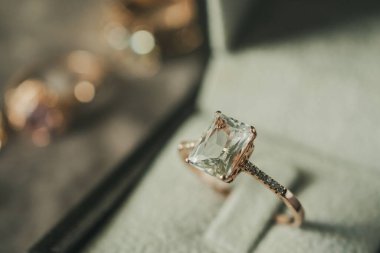 lüks elmas yüzük mücevher kutusu tarzında.