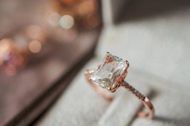 lüks elmas yüzük mücevher kutusu tarzında.