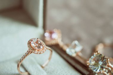 lüks elmas yüzük mücevher kutusu tarzında.