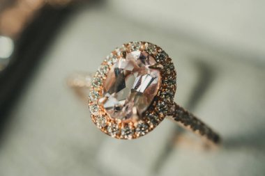 lüks elmas yüzük mücevher kutusu tarzında.