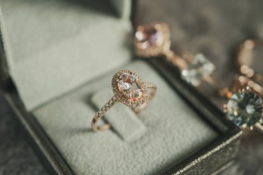lüks elmas yüzük mücevher kutusu tarzında.