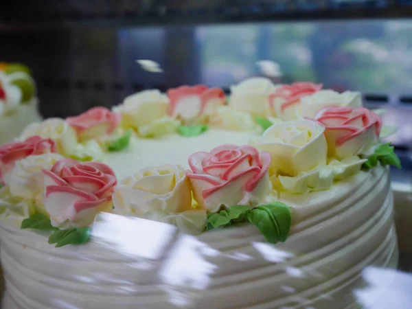 Торт День Рождения Цветами — стоковое фото