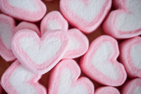 ピンクハート形のマシュマロをバレンタインバックに — ストック写真