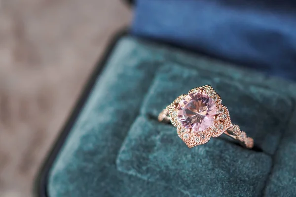 Anello Diamanti Rosa Vintage Lusso Confezione Regalo Gioielli — Foto Stock