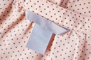 Boş Giysi etiketi kumaş dokusuna yakın plan