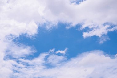 Bulutlu mavi gökyüzü, doğa soyut arkaplan