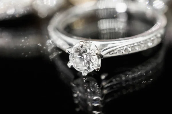 Luxury Jewelry Diamond Rings Reflection Black Background — Stock Photo, Image