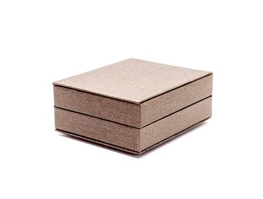 Kapalı mücevher hediye kutusu beyaz arkaplanda izole edildi