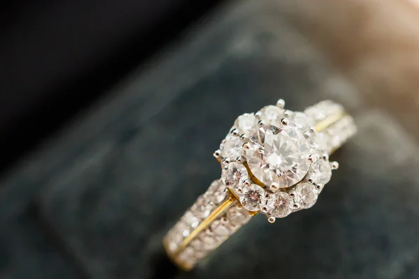 Közeli Luxus Jegygyűrű Gyémánt Ékszer Doboz — Stock Fotó
