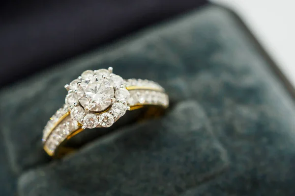 Close Anel Diamante Casamento Luxo Caixa Presente Jóias — Fotografia de Stock