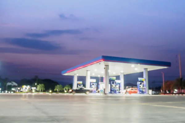 Gasolinera Borrosa Con Nubes Cielo Atardecer Como Fondo —  Fotos de Stock