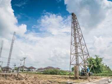 konut inşaatındaki kazık sürücüsü