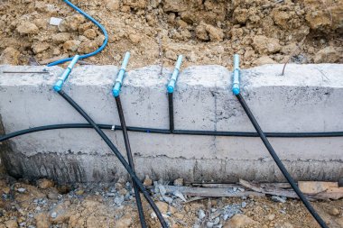 Haşere kontrol boru sistemi termit koruması için yeni ev inşa vakfına kurulur