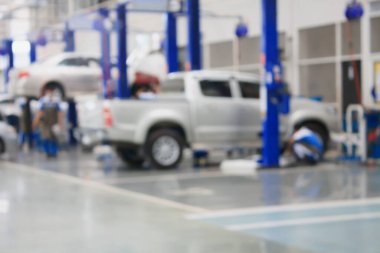 Araç tamir servisi arkaplanı bulanıklaştırdı