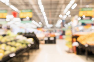 Soyut süpermarket arkaplanı bokeh ışığı ile bulanıklaştırılmış